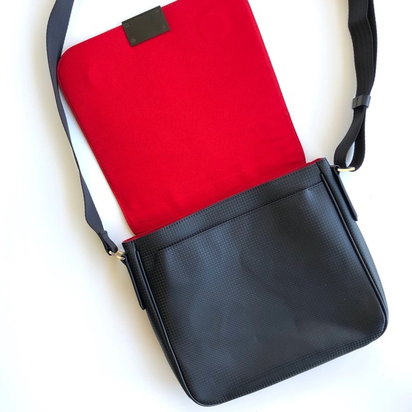 DISTRICT MESSENGER Graphite Canvas Crossbody Bag - Picture 5 of 6